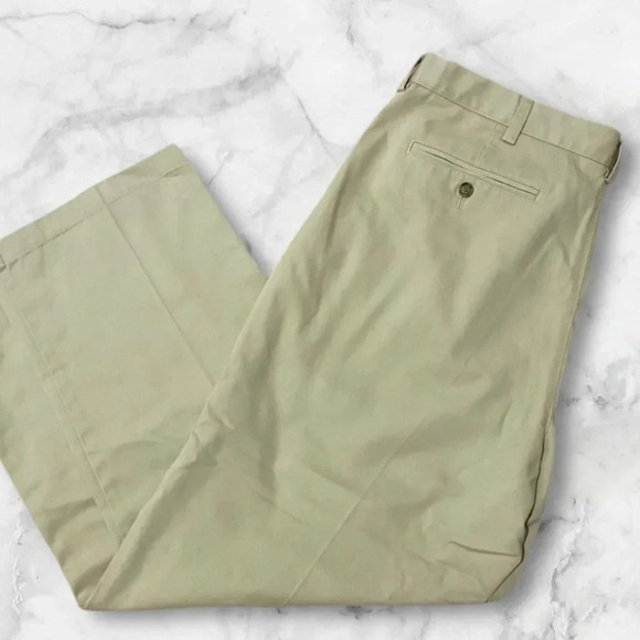 NWT Men's Wrinkle-Free, Natural Fit, Hidden Comfort, Plain Front - Picture 1 of 4